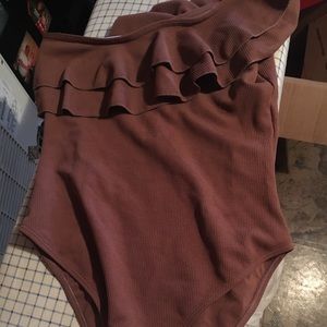 One shoulder swimsuit
